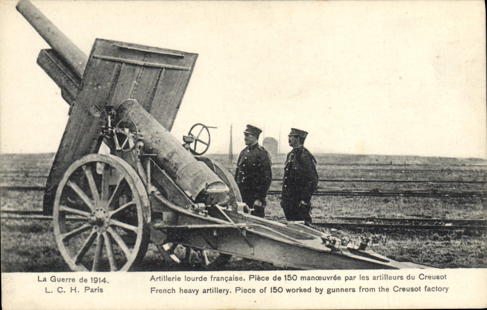 Artillerie lourde française — Pièce de 150 manœuvrée par les artilleurs du Creusot — L. C. H. Paris