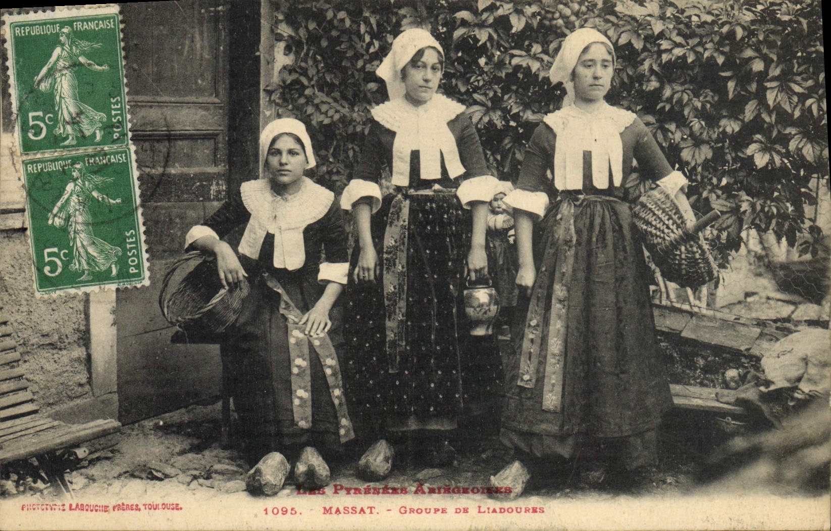 CPA Folklore Massat Grouped e Liadoures 