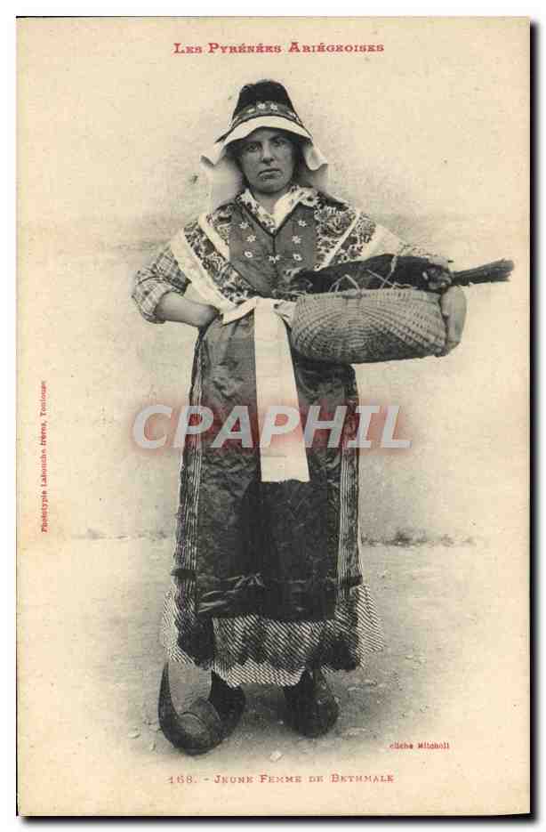 CPA Folklore Pyrenees Ariegeoises Jeune femme de Bethmale