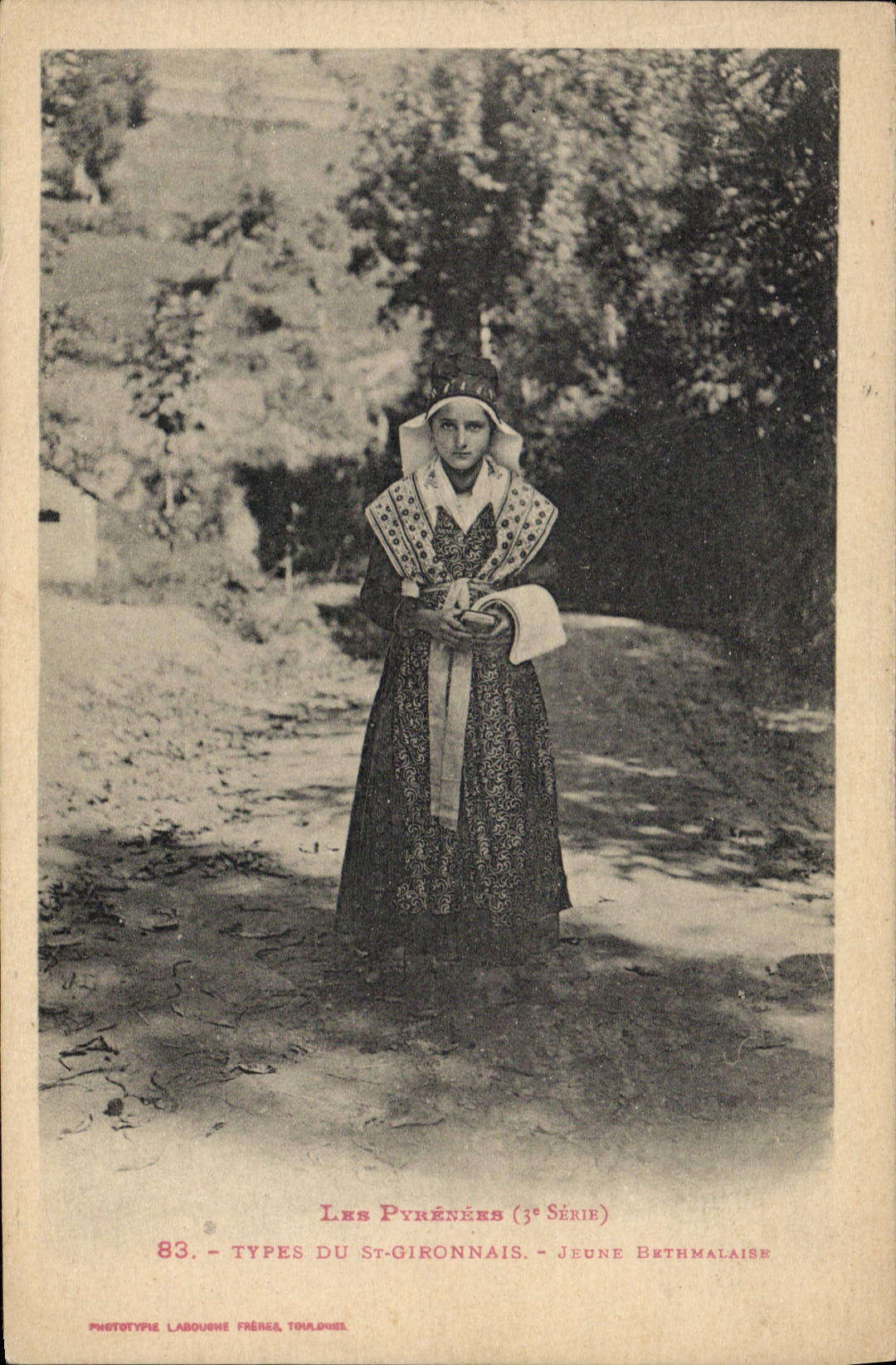 CPA Folklore Pyrenees Types du St Gironnais Jeune Bethmalaise 