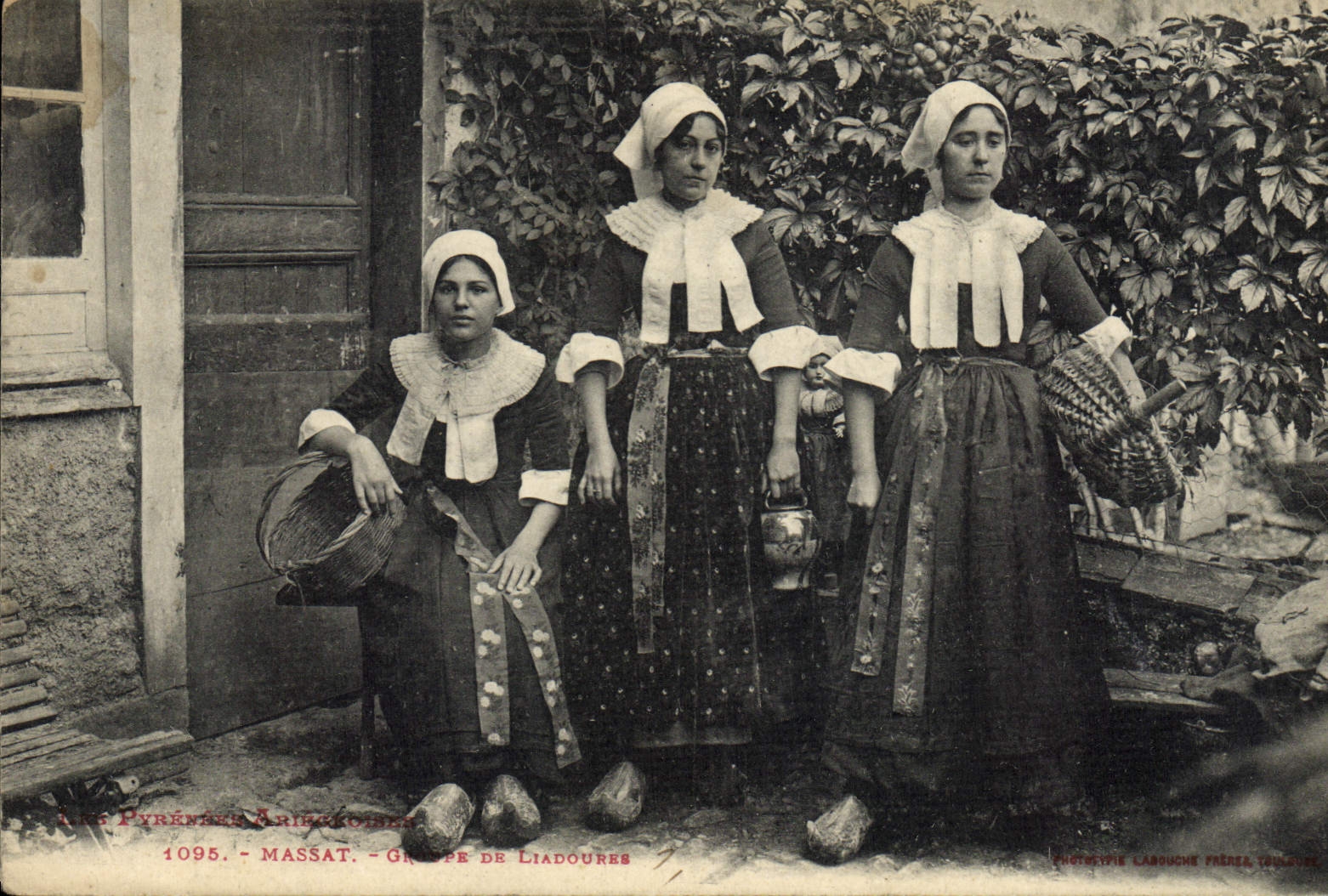 CPA Folklore Massat Groupe de Liadoures 