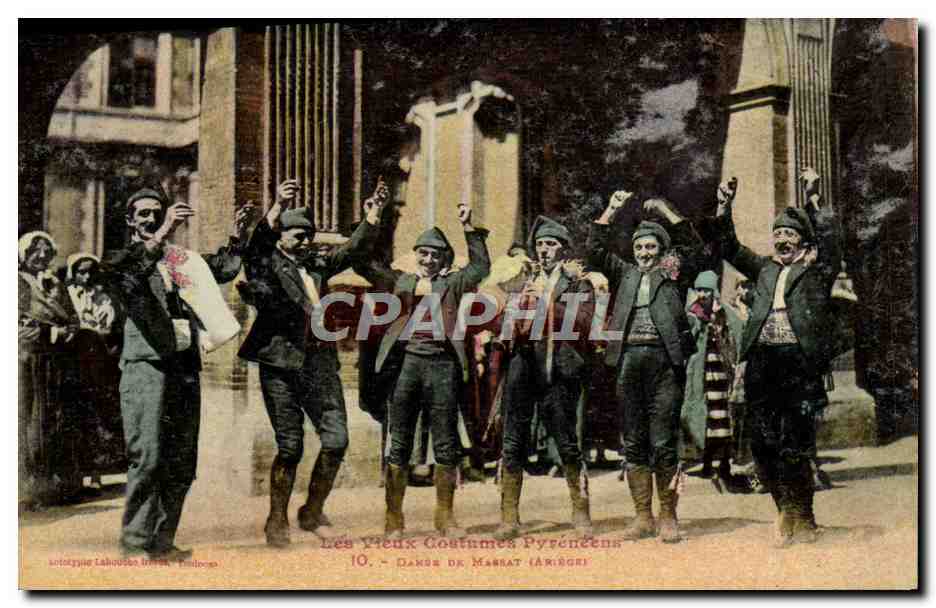 CPA Folklore Pyrenees Danse de Massat