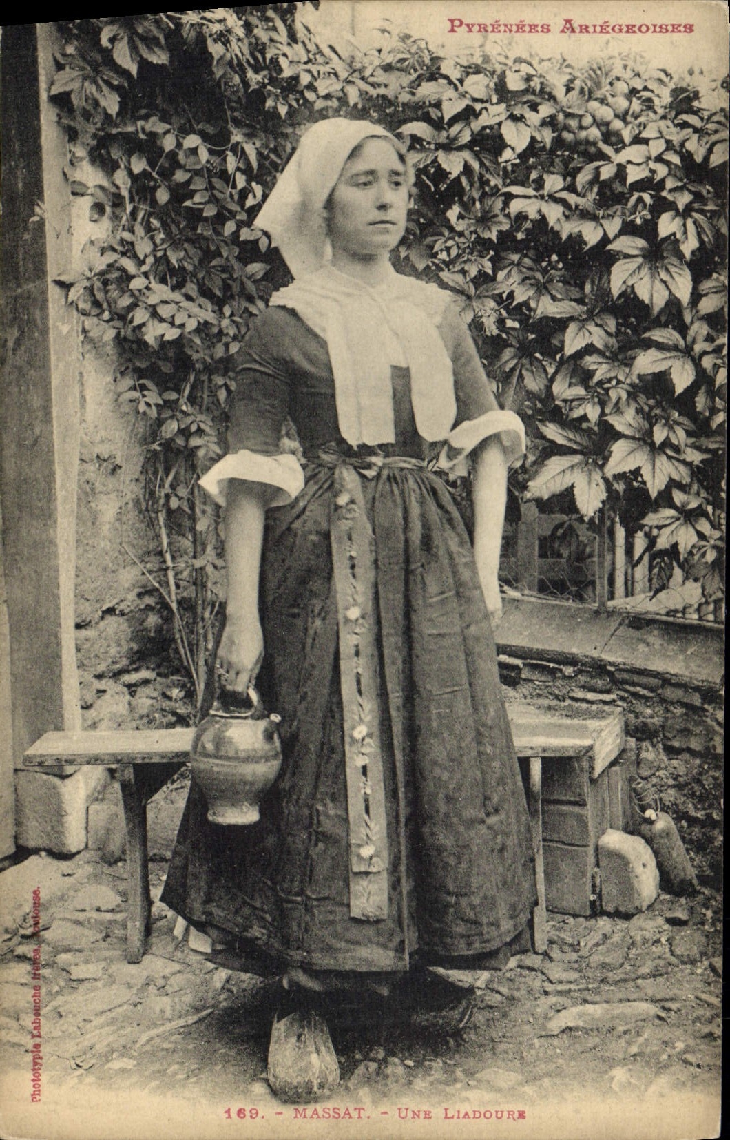 CPA Folklore Pyrenees Ariegeoises Massat Une Liadoure 