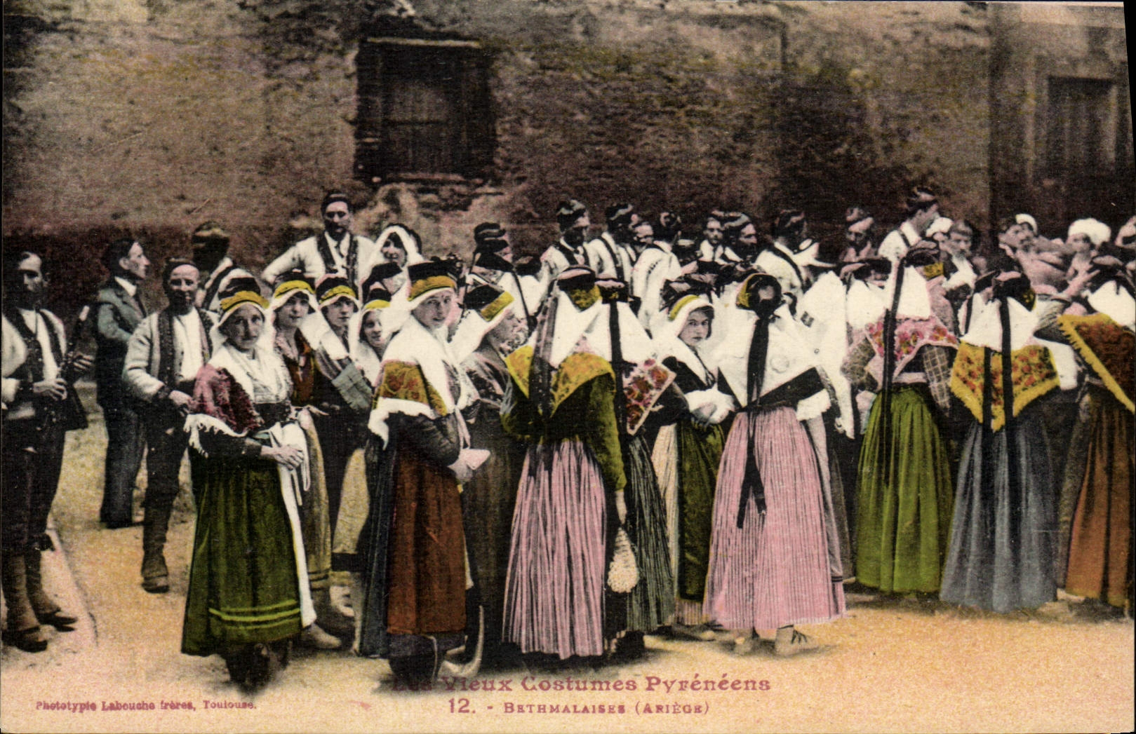 CPA Folklore Pyrenees Bethmalaises 