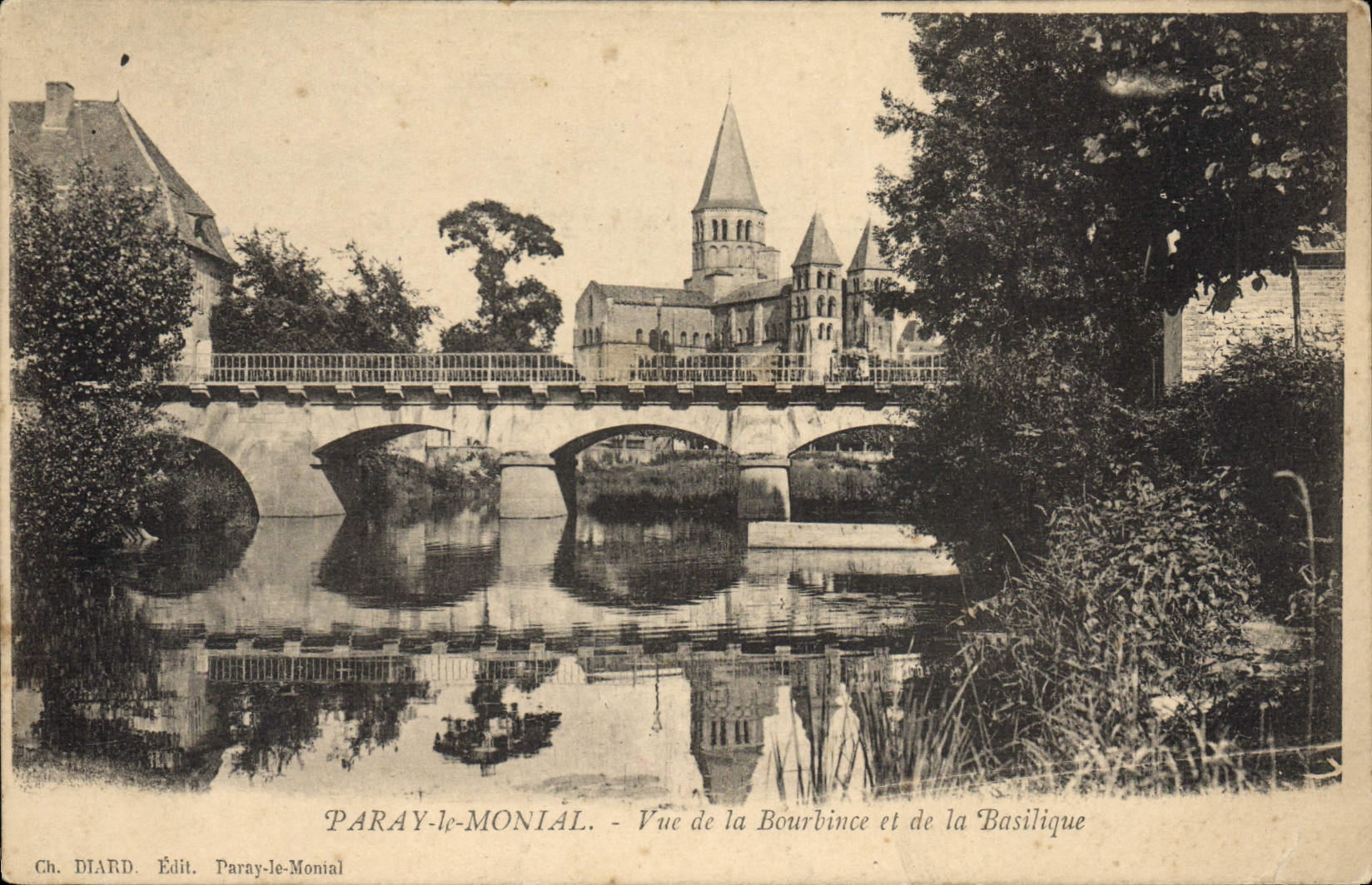 Paray-le-Monial — Vue de la Bourbince et de la Basilique — Ch. Diard Édit. Paray-le-Monial