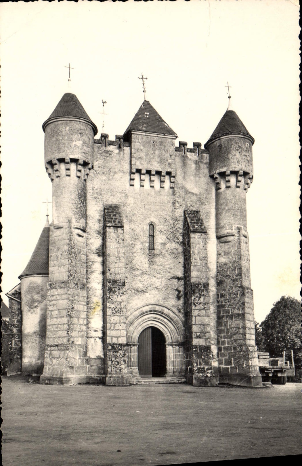CPM Lourdoueix St Michel Eglise Fortifiee Datant des 11eme et 15eme