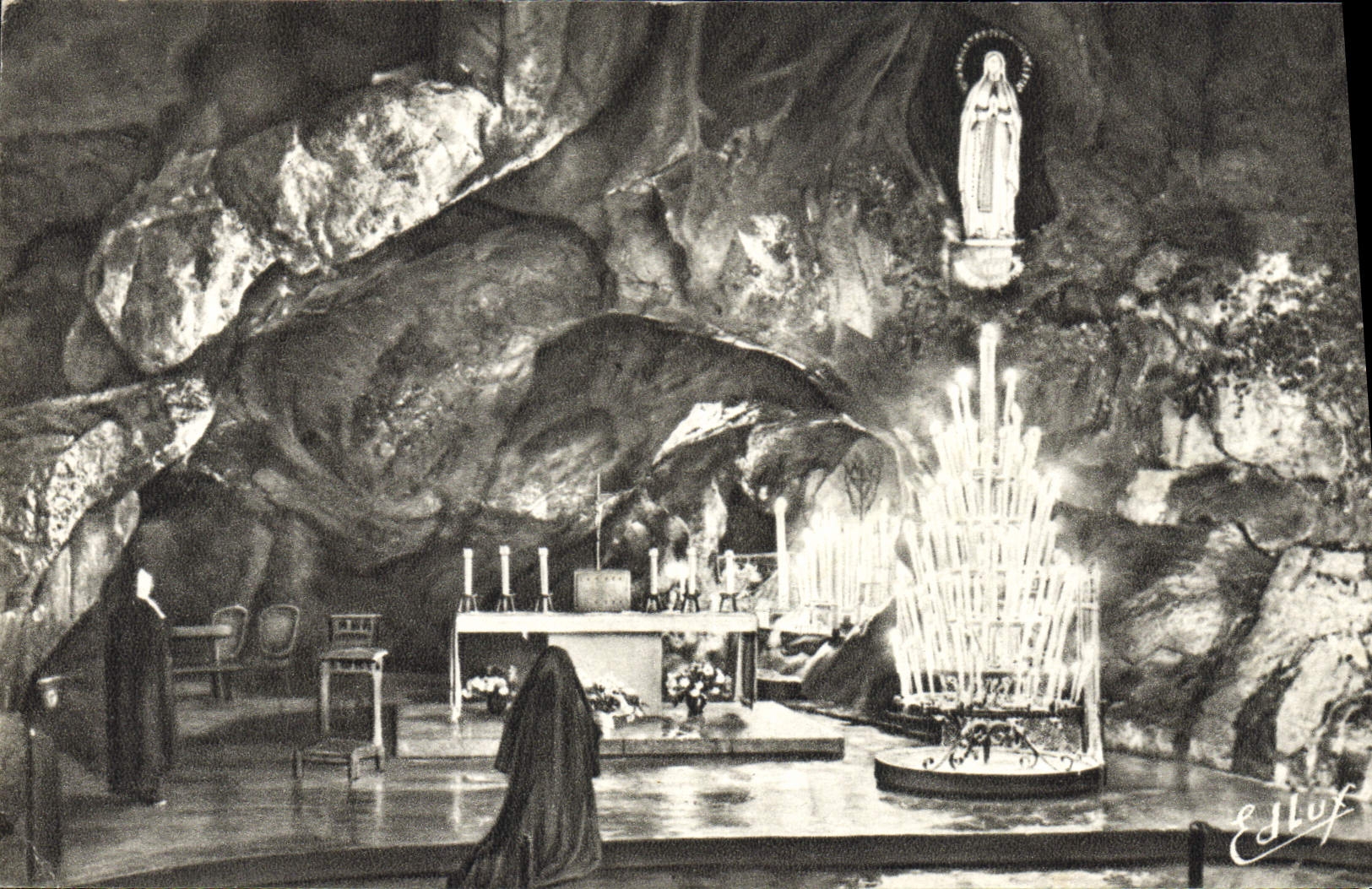 CPM Lourdes La Grotte Miraculeuse de Nuit