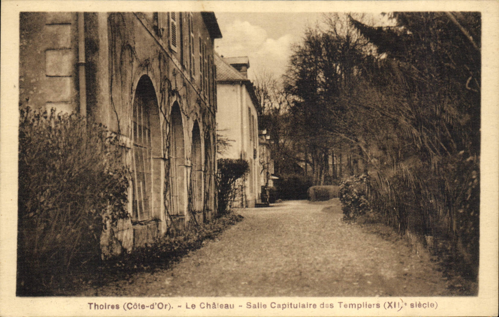 Thoires (Côte-d'Or) — Le Château — Salle Capitulaire des Templiers (XIIe siècle)