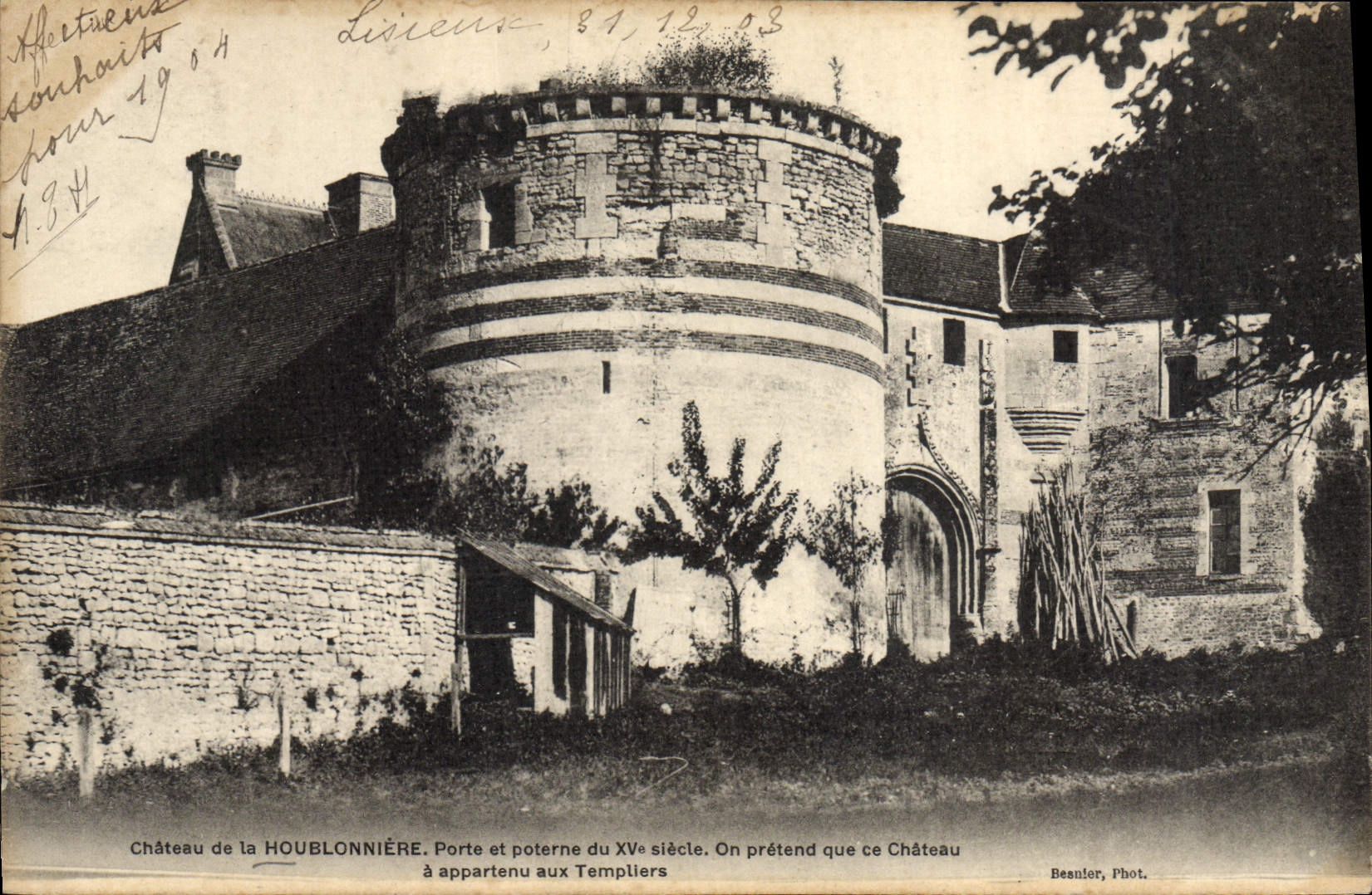 Château de la HOUBLONNIÈRE — Porte et poterne du XVᵉ siècle, on prétend qu'il appartenait aux Templiers — Besnier, Phot.