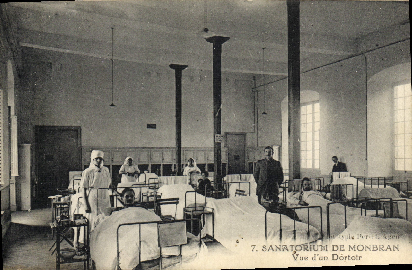 Sanatorium de Monbran — Vue d'un Dortoir — Phototypie Peret, Agen