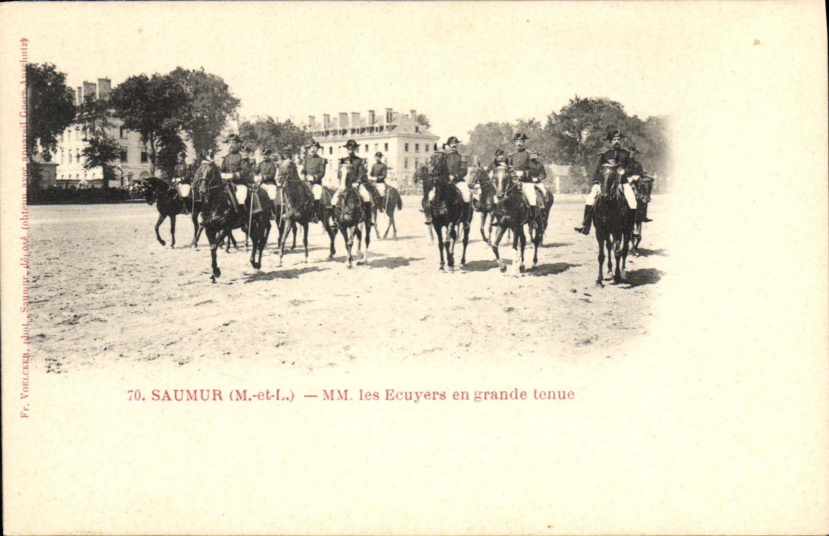 Saumur (M.-et-L.) — MM. les Ecuyers en grande tenue — Fr. Volcèr, série 70