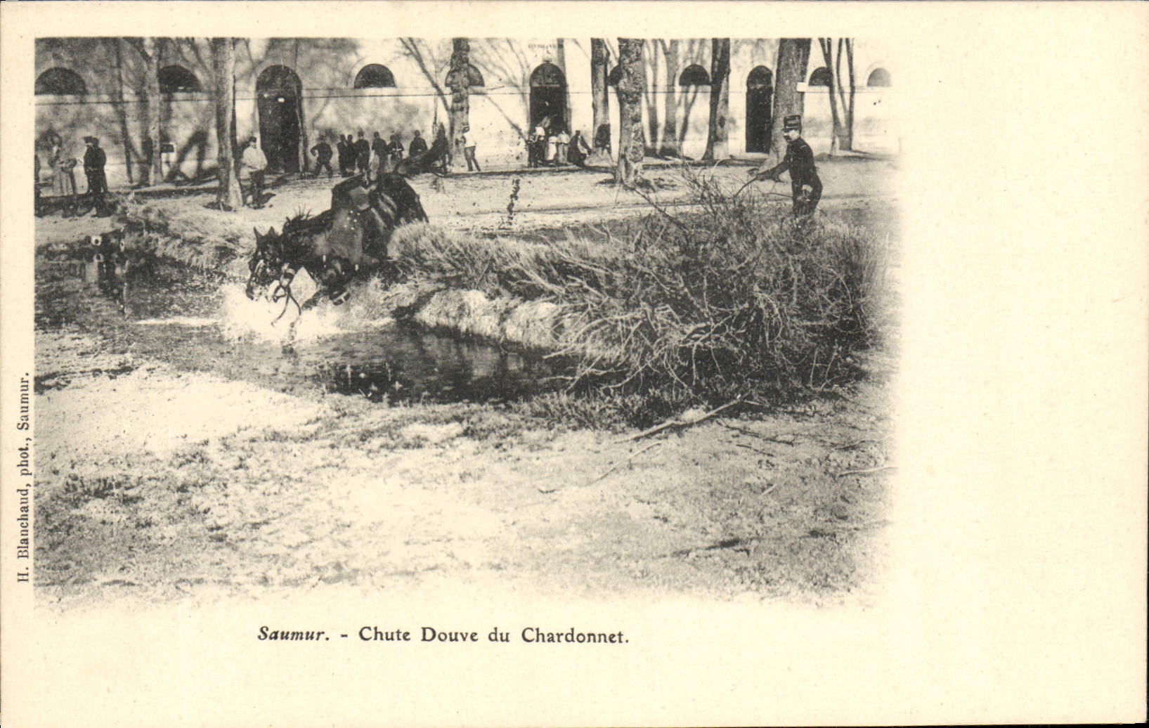 Saumur - Caída de la Douve del Chardonnet — H. Blanchaud, fot. Saumur