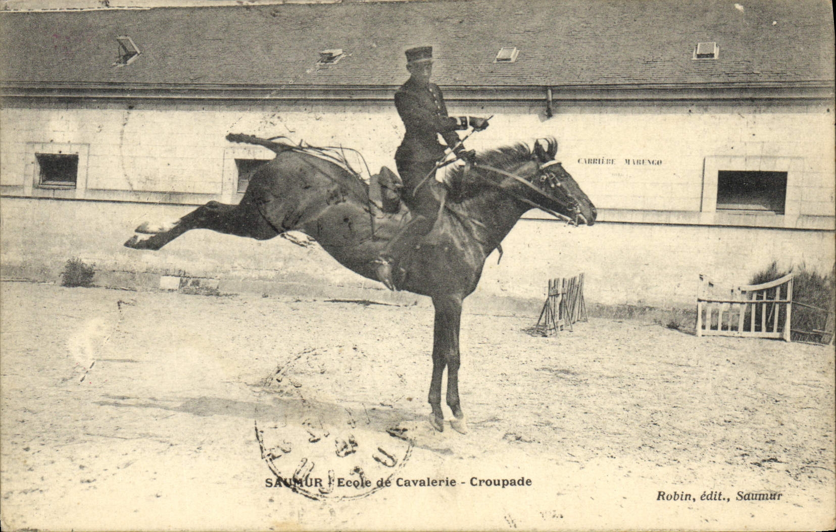 Saumur — École de Cavalerie — Croupade — Robin, édit., Saumur