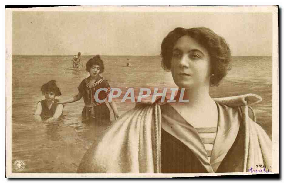 CPA Maillots de bains Femme 