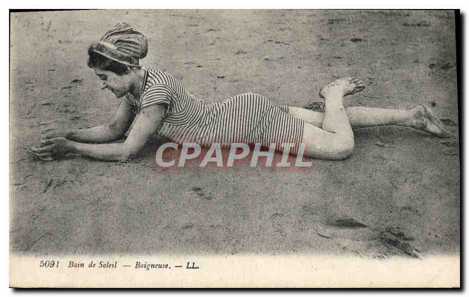 CPA Maillots de bains Femme Baigneuse 