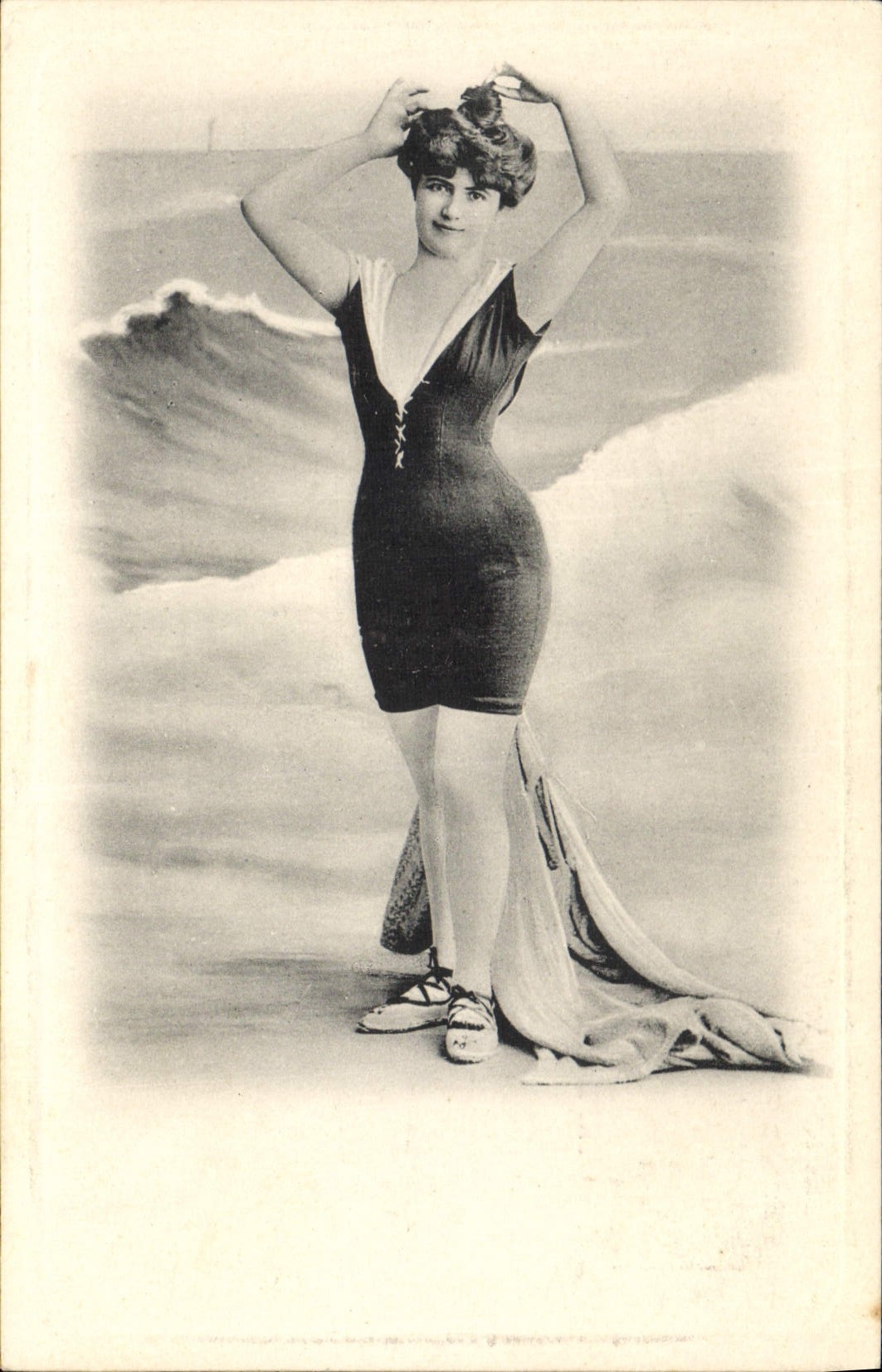 CPA Maillots de bains Femme 
