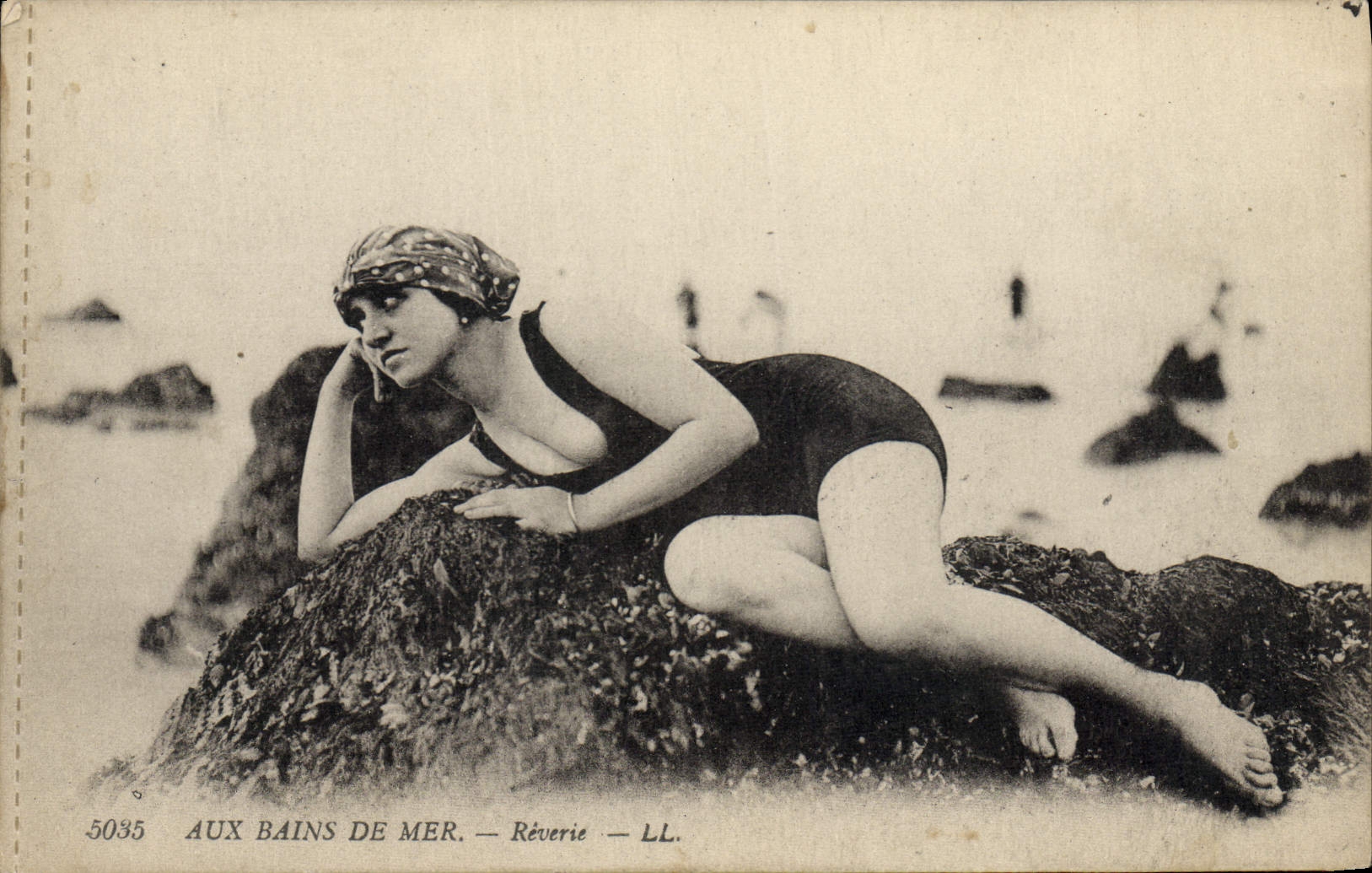 CPA Maillots de bains Femme Reverie