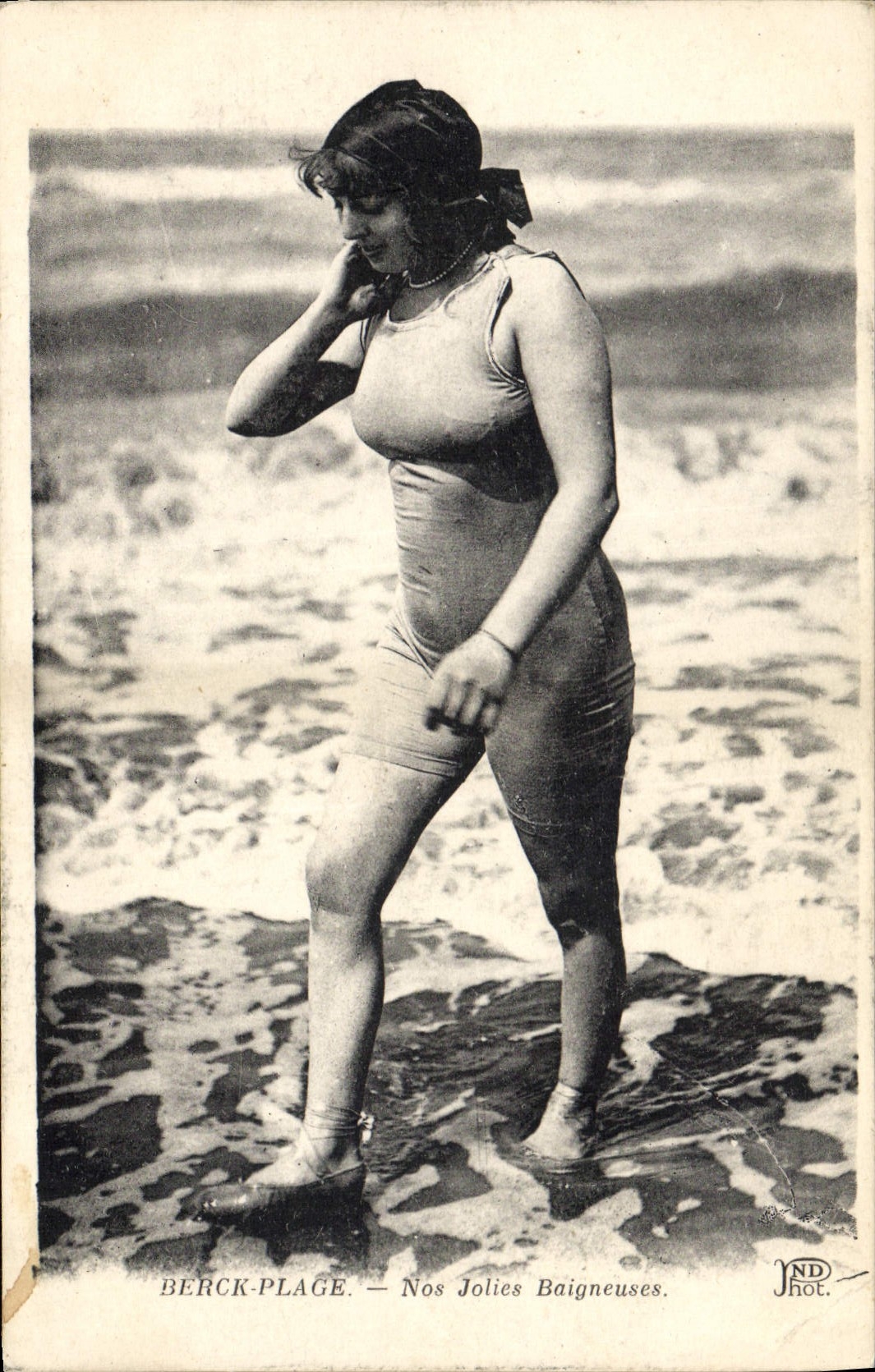 CPA Maillots de bains Femme Berck Plage Nos jolies baigneuses 