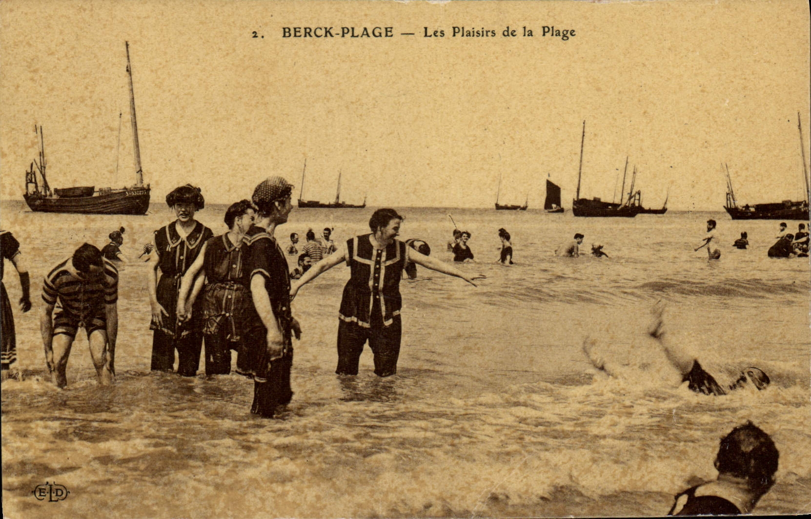 CPA Maillots de bains Femmes Berck Plage Les plaisirs de la plage 