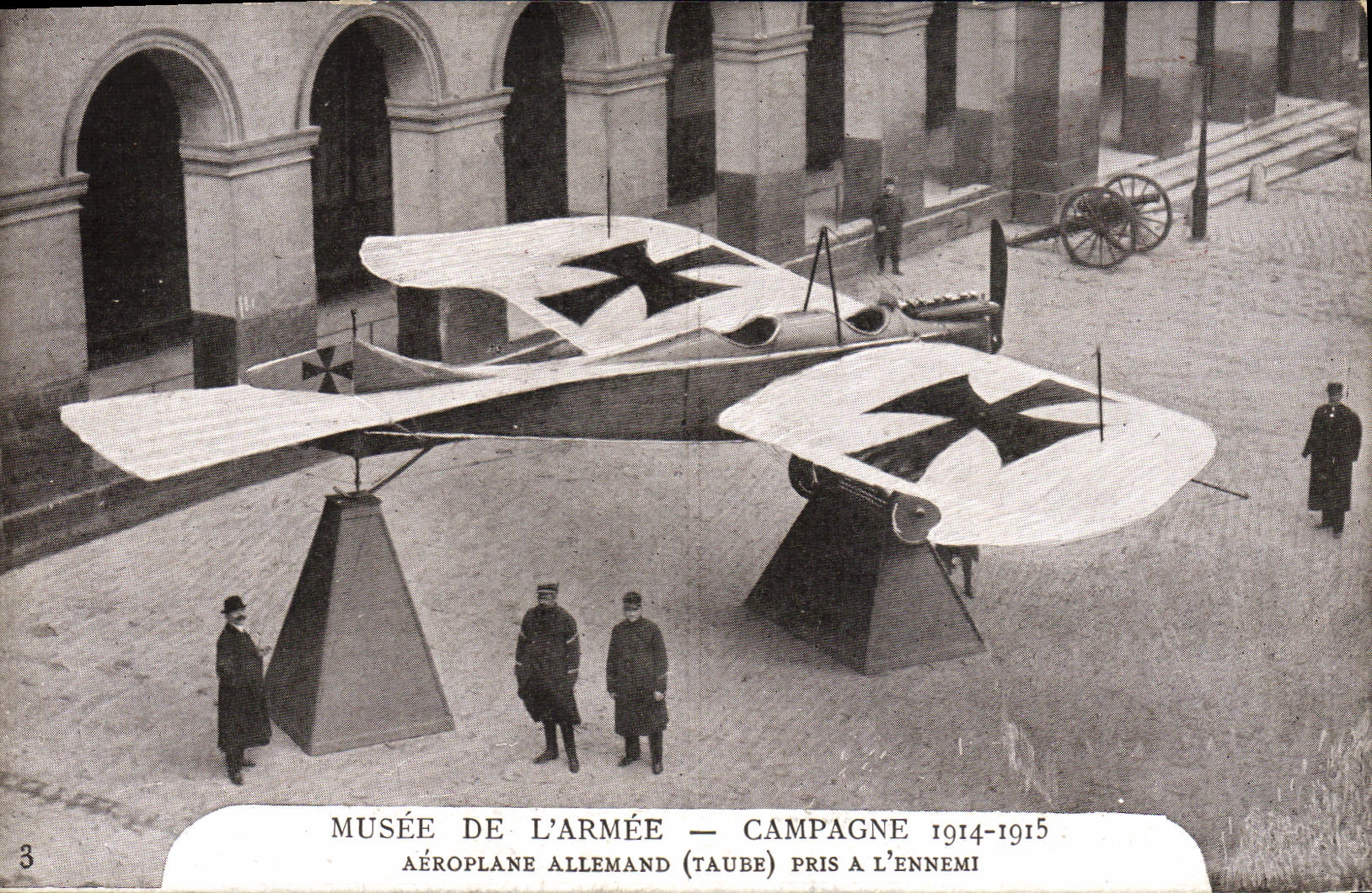 CPA Militaria Paris Musee de l'armee Aeroplane allemand pris a l'ennemi