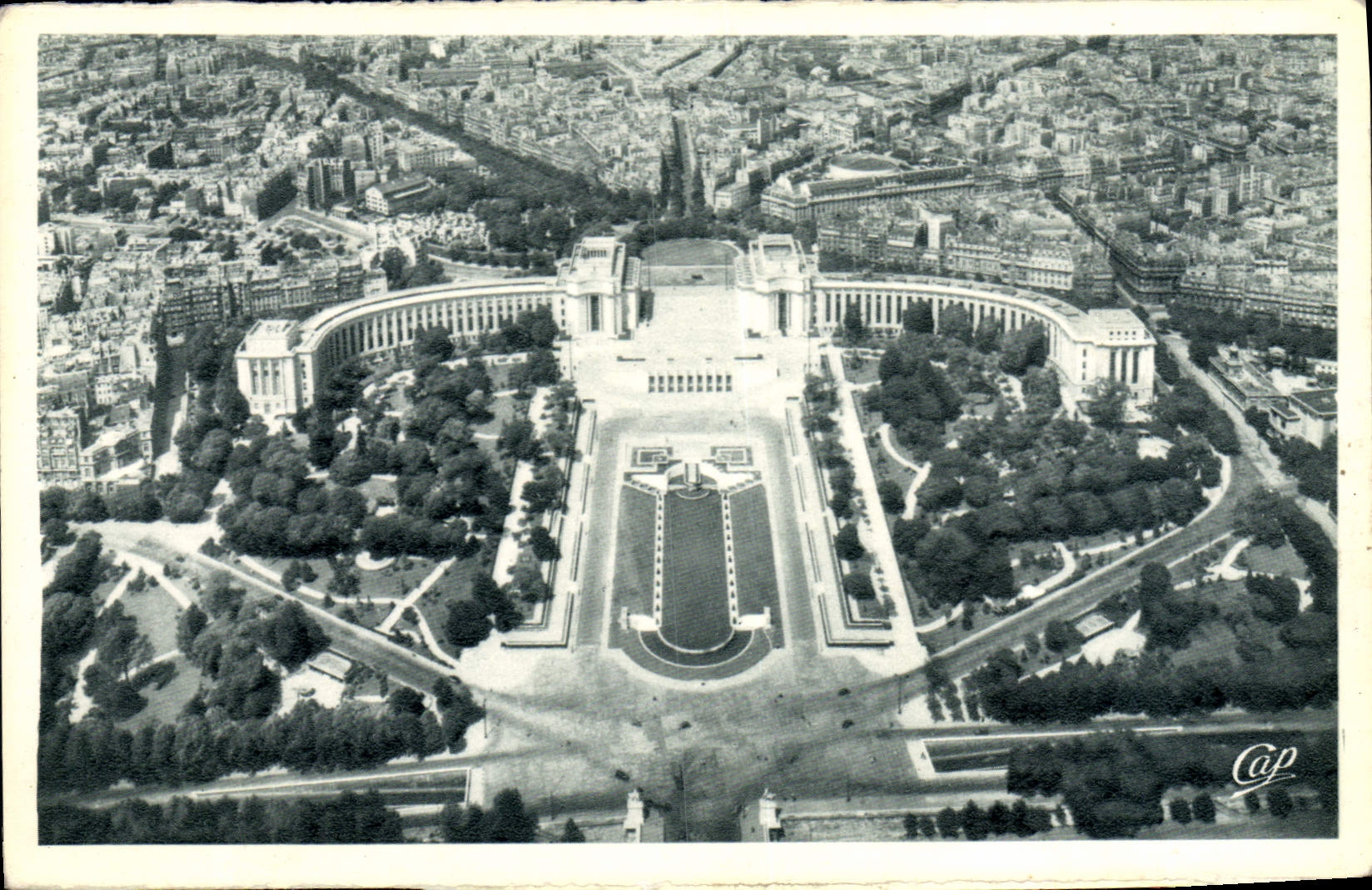 Palais de Chaillot — vu de la Tour Eiffel — Cap 42