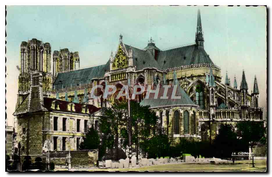 CPM Reims La Cathedrale Vue Prise de l'abside et de l'eveche