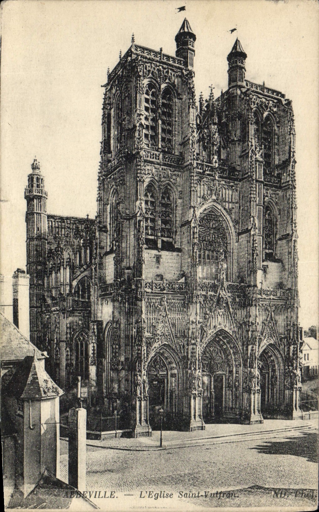 CPA Abbeville L'Eglise Saint Vulfran