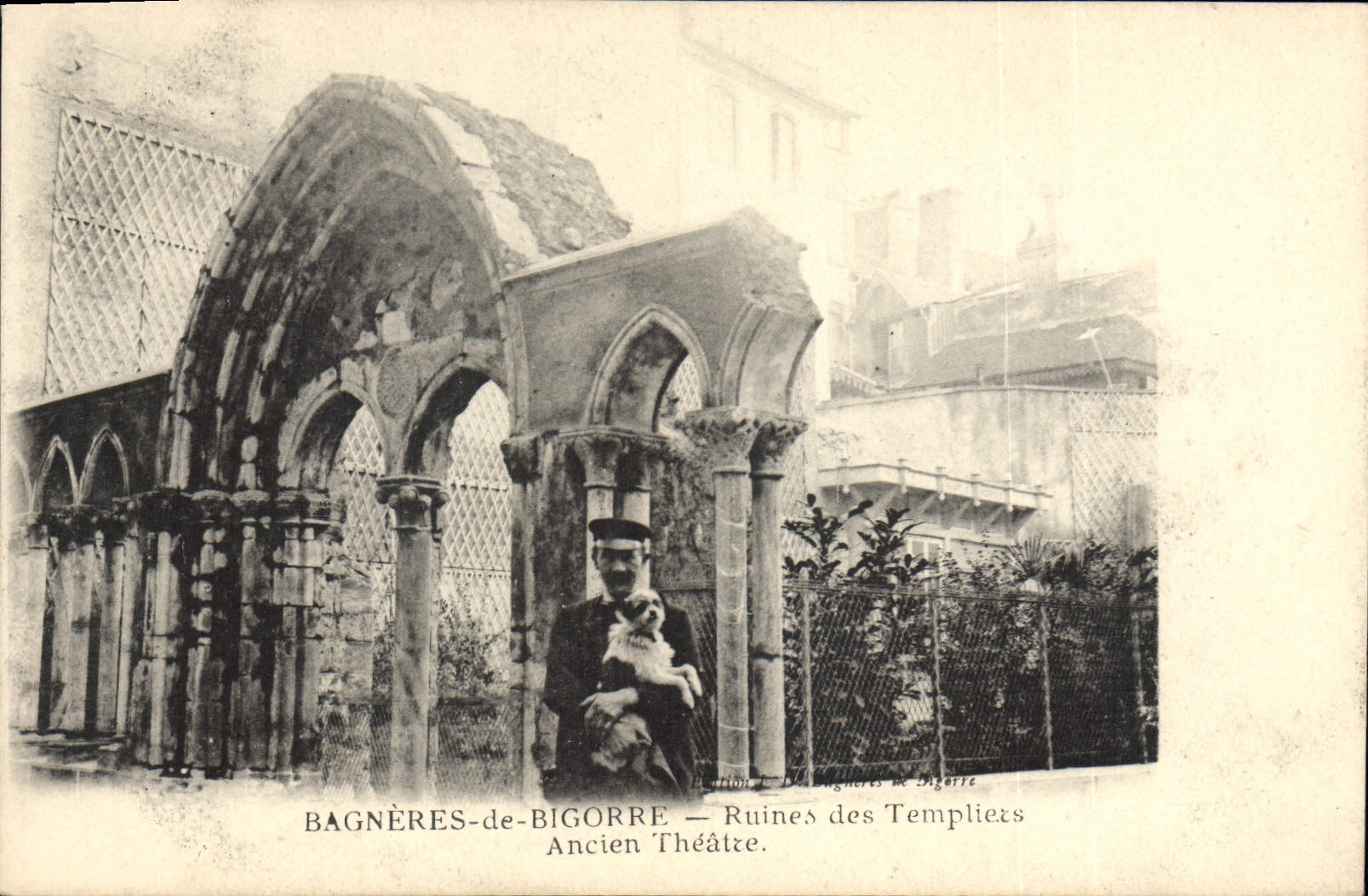 Bagnères-de-Bigorre — Ruinen des Templer-Theaters