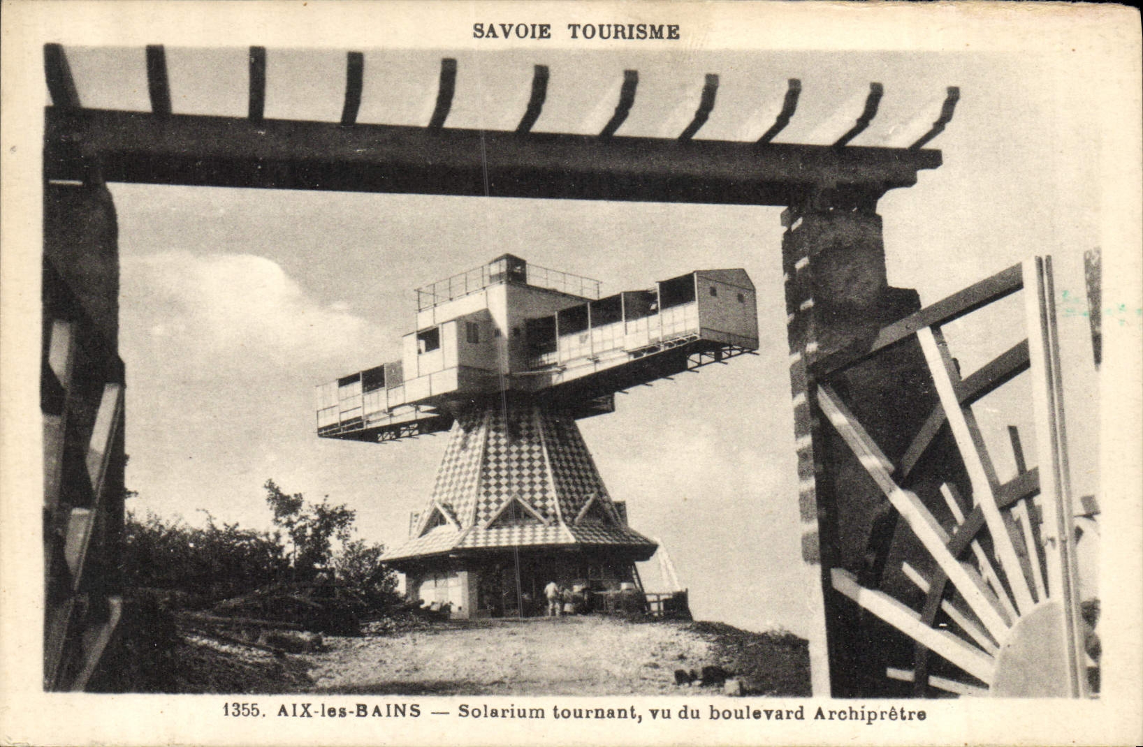 AIX-les-BAINS — Solarium tournant, vu du boulevard Archiprêtre — Savoie Tourisme, n°1355