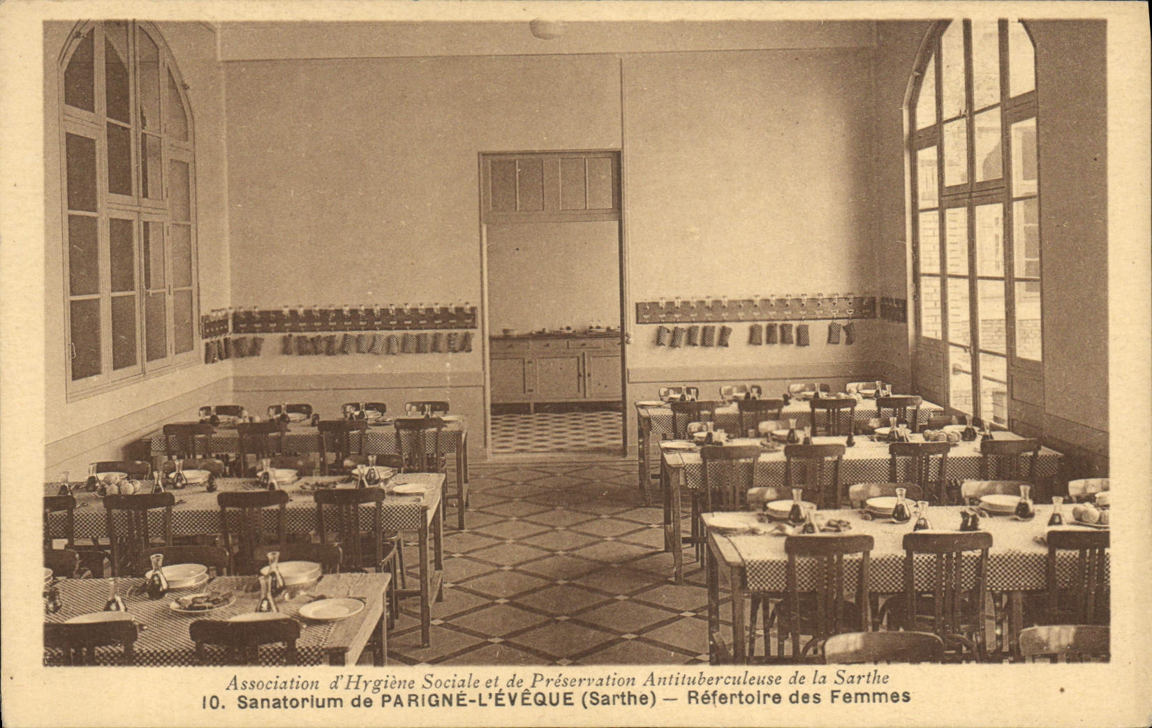 Sanatorium de Parigné-l'Évêque (Sarthe) — Réfertoire des Femmes — Association d'Hygiène Sociale et de Préservation Antituberculeuse de la Sarthe