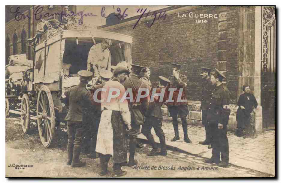 CPA Arrivee de blesses anglais a Amiens Croix Rouge Militaria