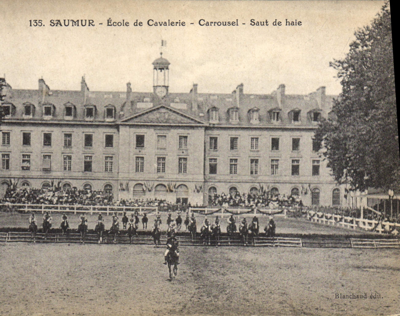 Saumur - École de Cavalerie - Carrousel - Saut de haie