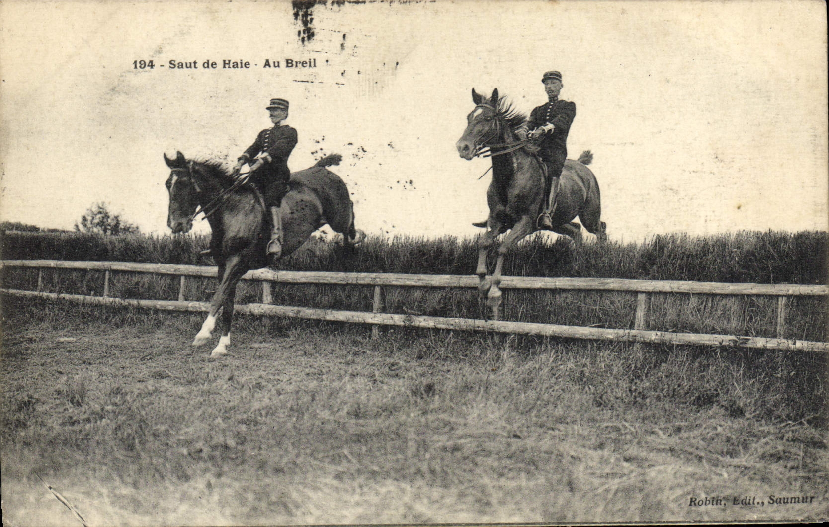 CPA Cheval Equitation Hippisme Saut de haie Au Breil