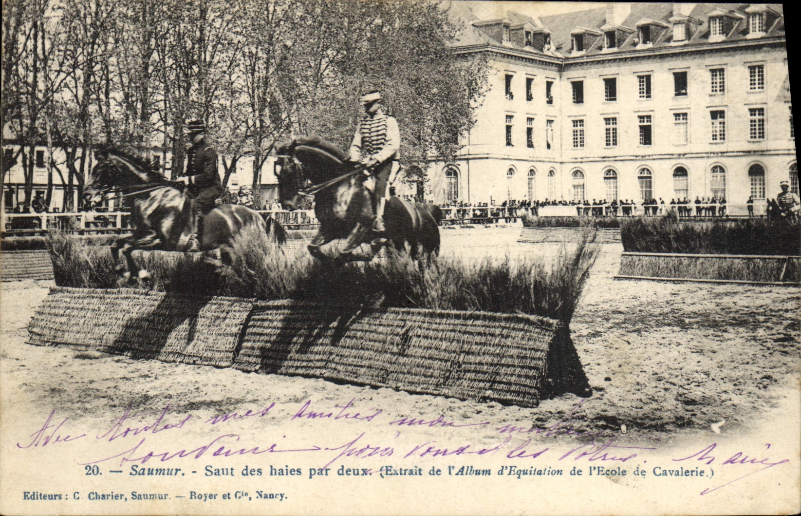 Saumur — Saut des haies par deux — Editeurs C. Charier, Saumur et Royer et Cie, Nancy