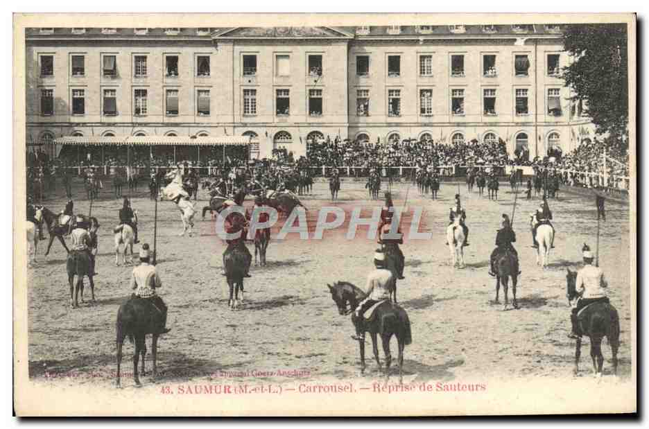 CPA Cheval Equitation Hippisme Saumur Carrousel Reprise de sauteurs 