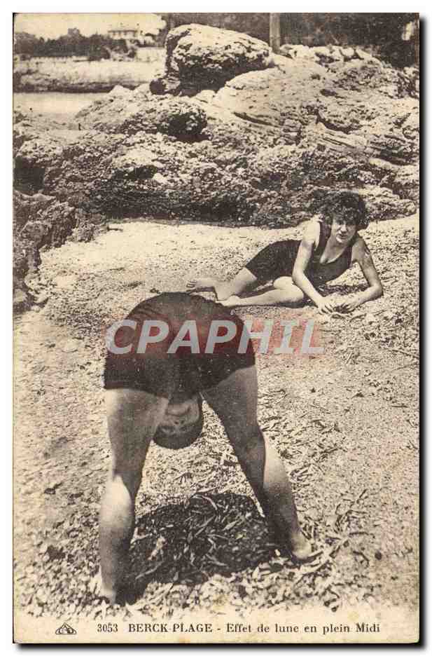 CPA Maillots de bains Femmes Berck plage Effet de lune en plein midi
