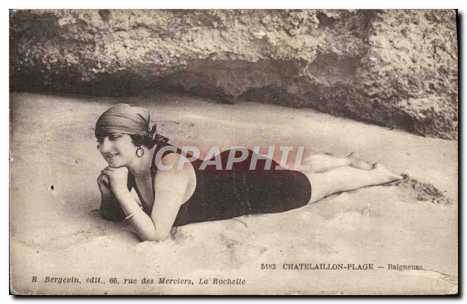 CPA Maillots de bains Femme Chatelaillon Plage Baigneuse 