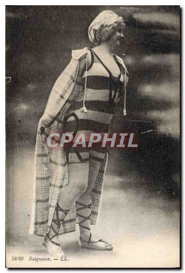 CPA Maillots de bains Femme Baigneuse 