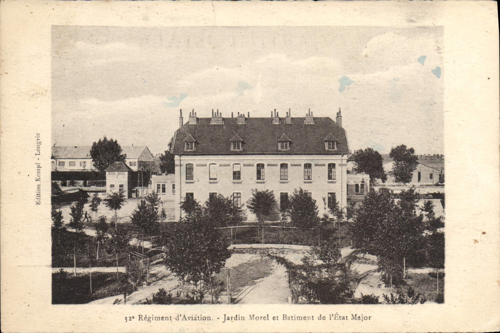 CPA Militaria 32eme regiment d'aviation Jardin Morel et batiment de l'Etat Major 