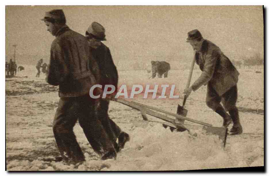 CPA Militaria Guyot L'illustration Deblaiement de la neige sur un aerodrome 