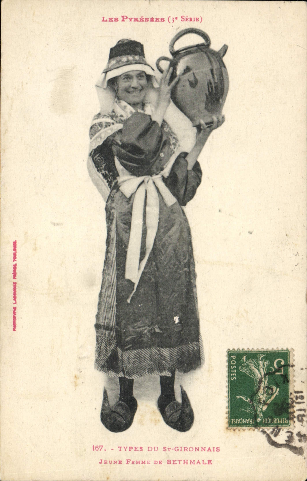 CPA Folklore Pyrenees Types du St Gironnais Jeune femme de Bethmale 