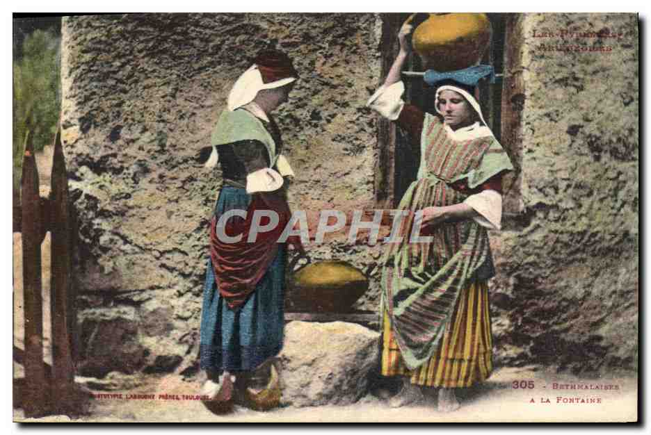 CPA Folklore Pyrenees Bethmalaises a la fontaine 