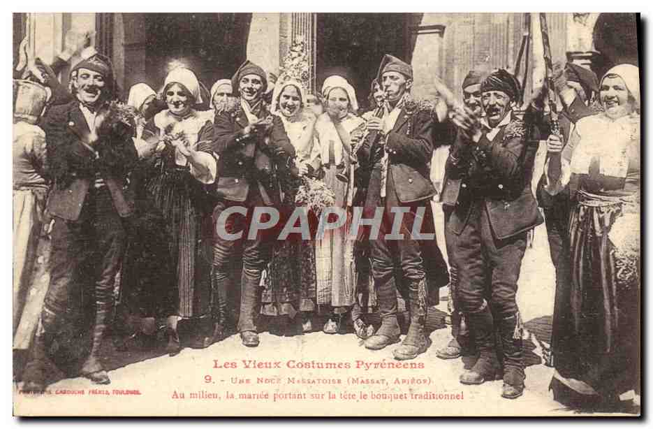 CPA Folklore Vieux costumes Pyreneens Une noce massatoise Mariage Mariee 