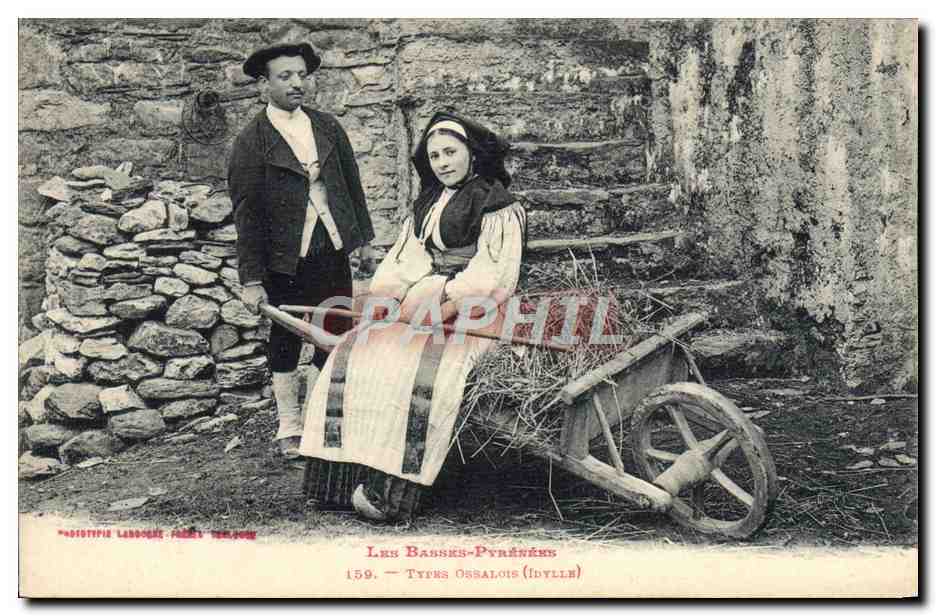 CPA Folklore Basses Pyrenees Types Ossalois Idylle 