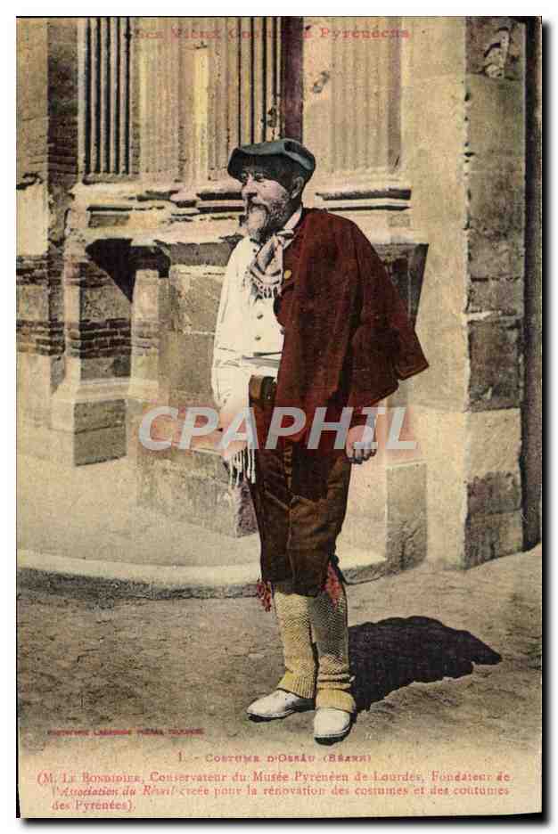 CPA Folklore Pyrenees Costume d'Ossau Bearn 