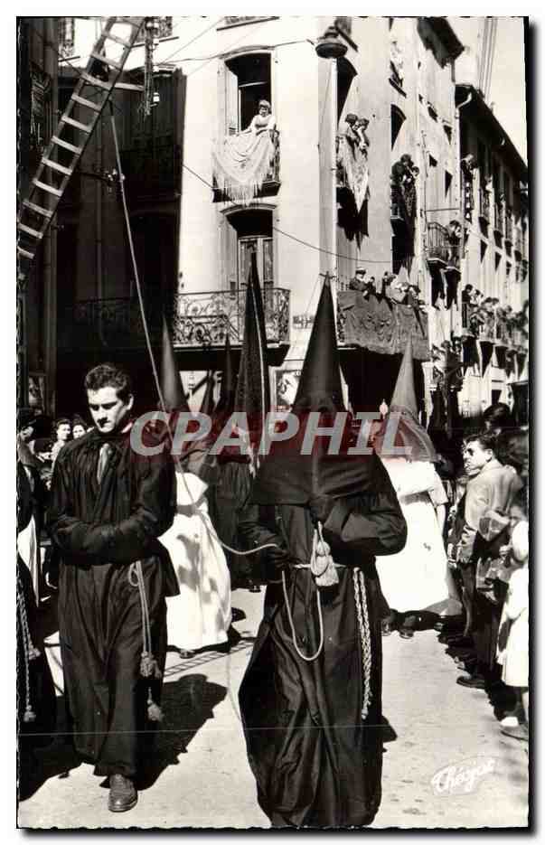 CPM Semainte Sainte en Roussillon La procession de la Sanch a Perpignan Le cortege des penitents 