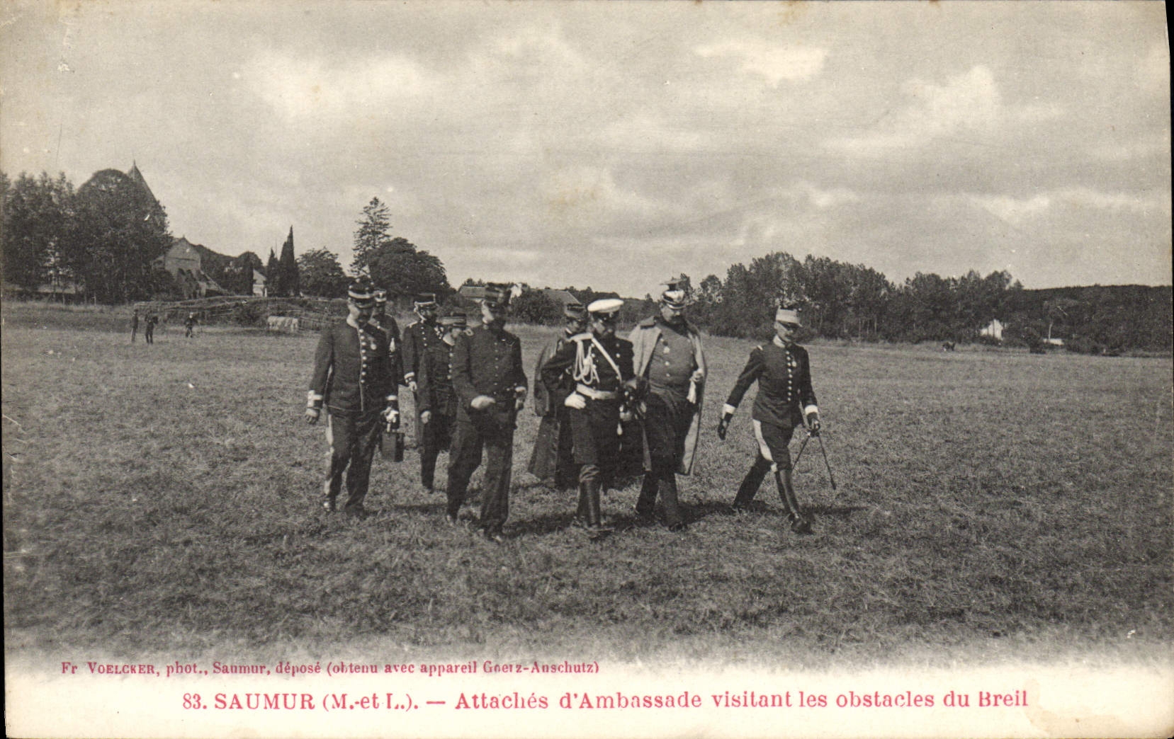 Saumur (M-et L.) — Attachés d'Ambassade visitant les obstacles du Breil — Fr. Voelcker, phot. Saumur