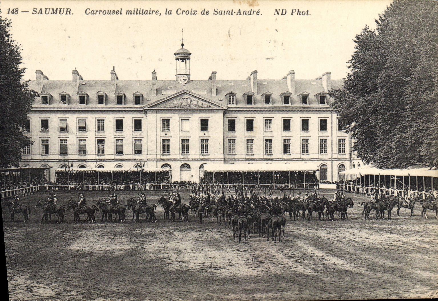 Saumur — Carrousel militaire, la Croix de Saint-André — ND Phot.