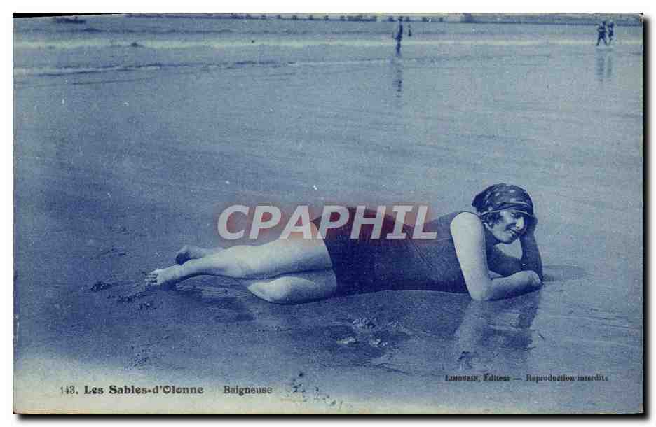 CPA Femme Maillot de Bains Les Sables d'Olonne Baigneuse 