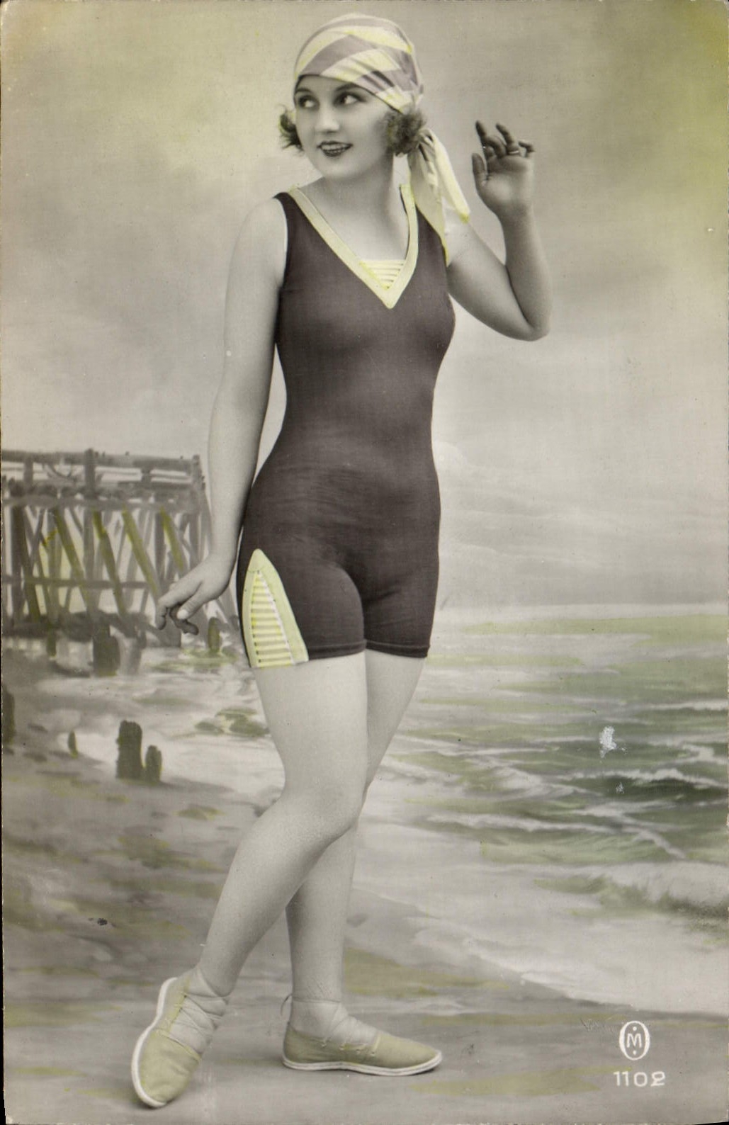 CPA Femme Maillot de Bains 